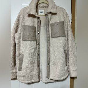 Abercrombie & Fitch Elevated Trim Sherpa Jacket. Cream. Size small.